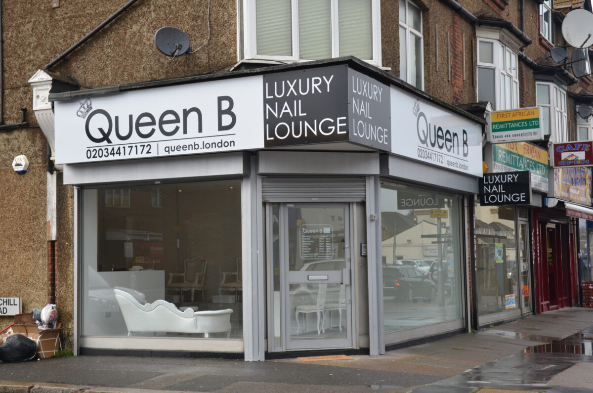 Queen B in 2016 — the original lounge interior in Croydon